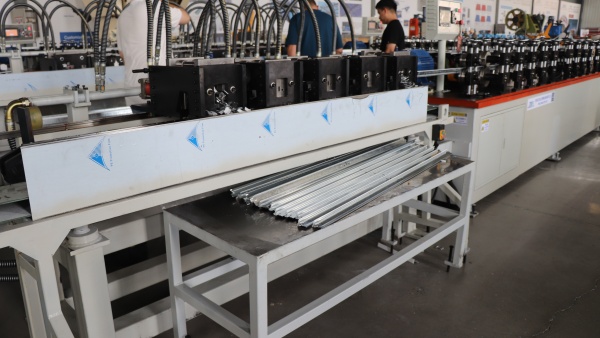 Products receiving tables of the T-Bar Roll Forming Machine.