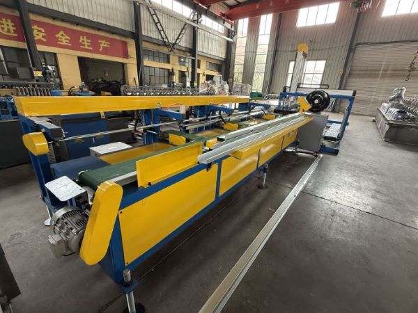 Finished product handling section of the fully automatic light steel keel machine.