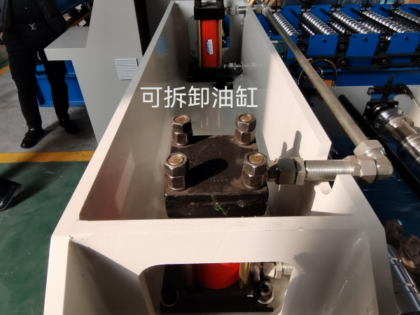 oil cylinder adopt bolts connect type