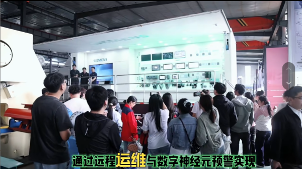 Visiting the intelligent equipment exhibition vehicle
