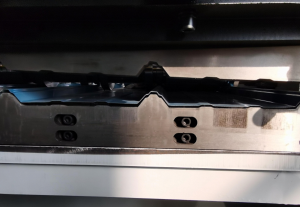Blade fastening
